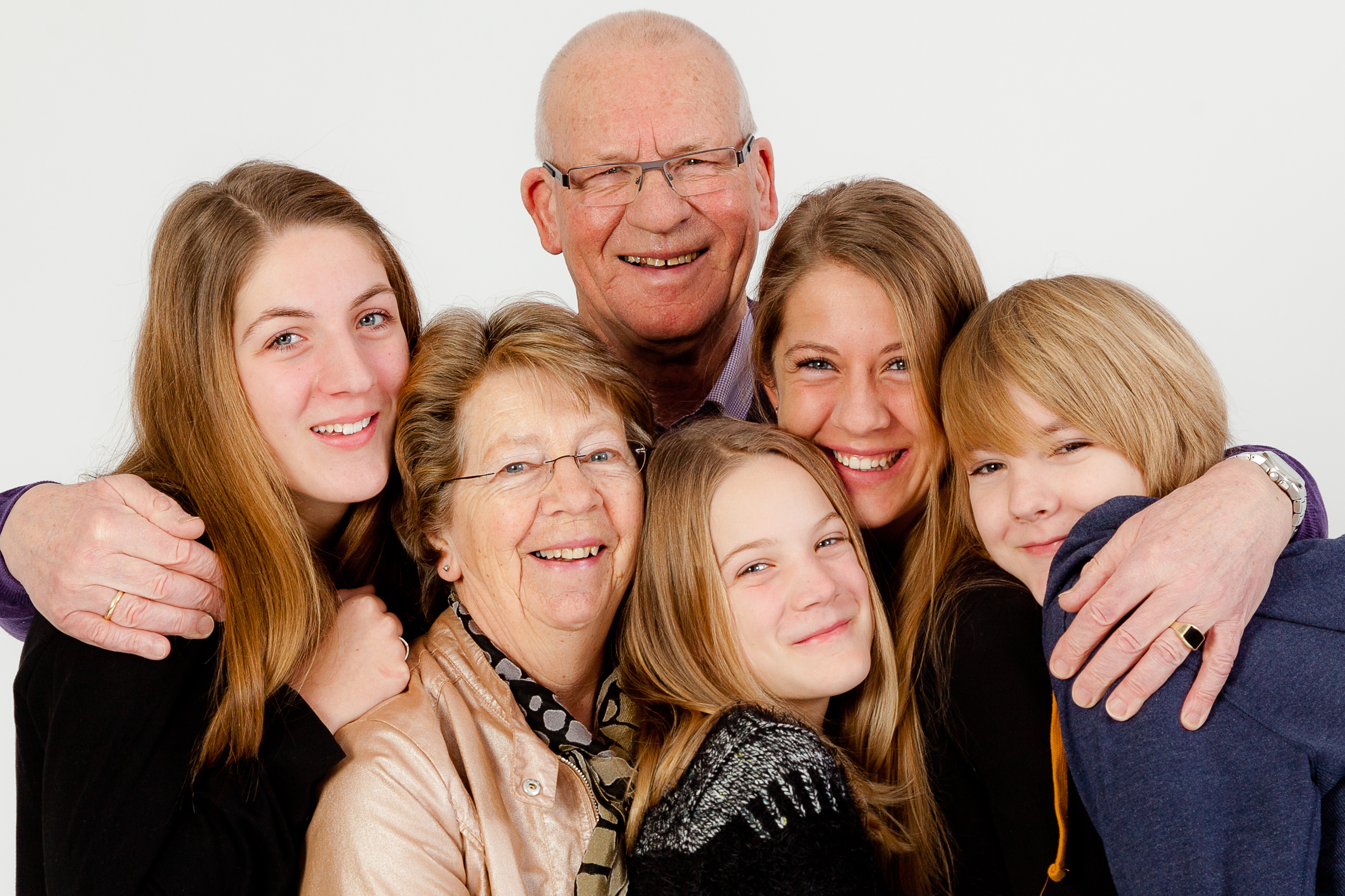 Detail van grootouder en kleinkind tijdens familieshoot in Gouda