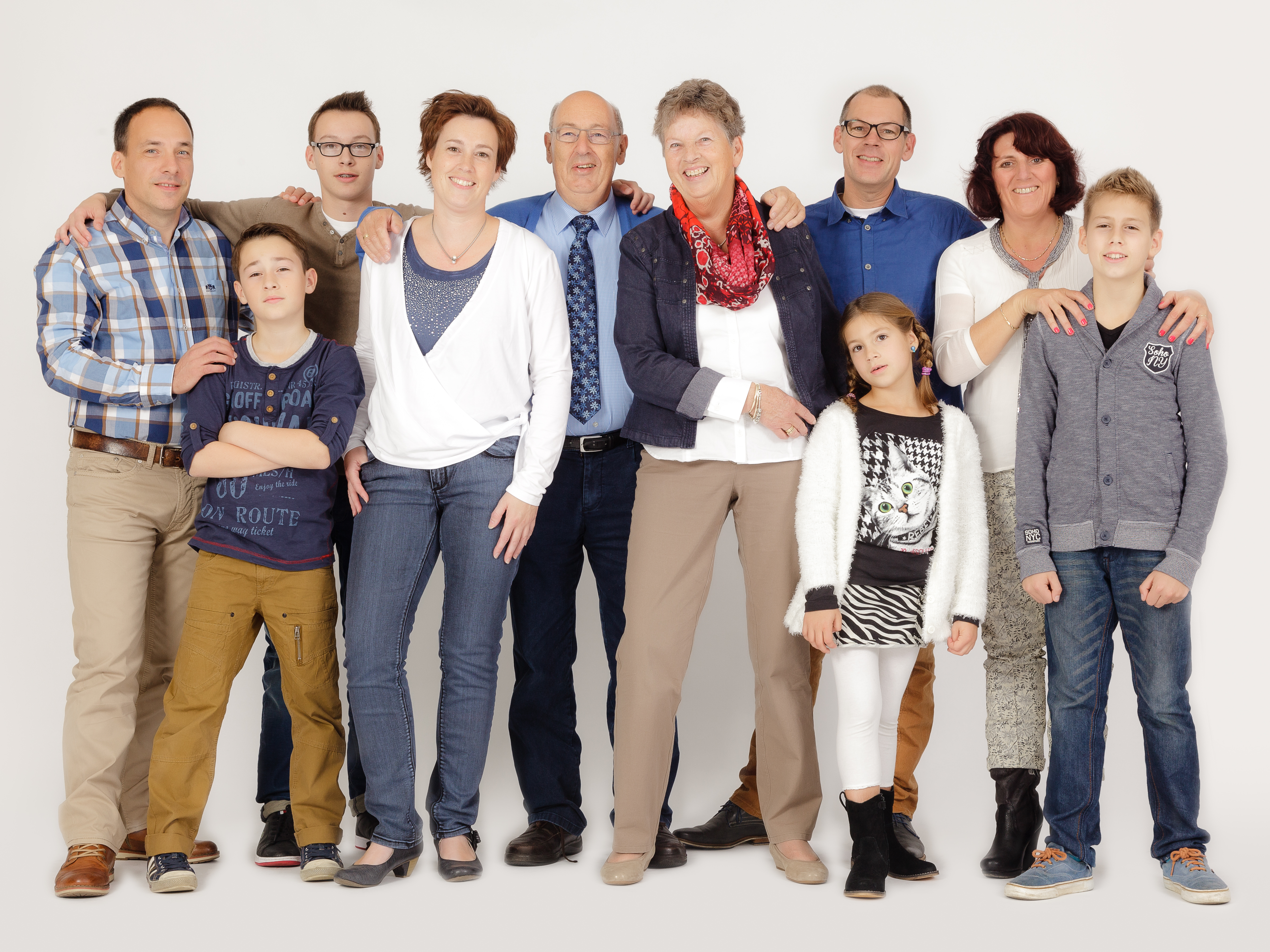 Familiefotograaf in Gouda met meerdere generaties samen in studio